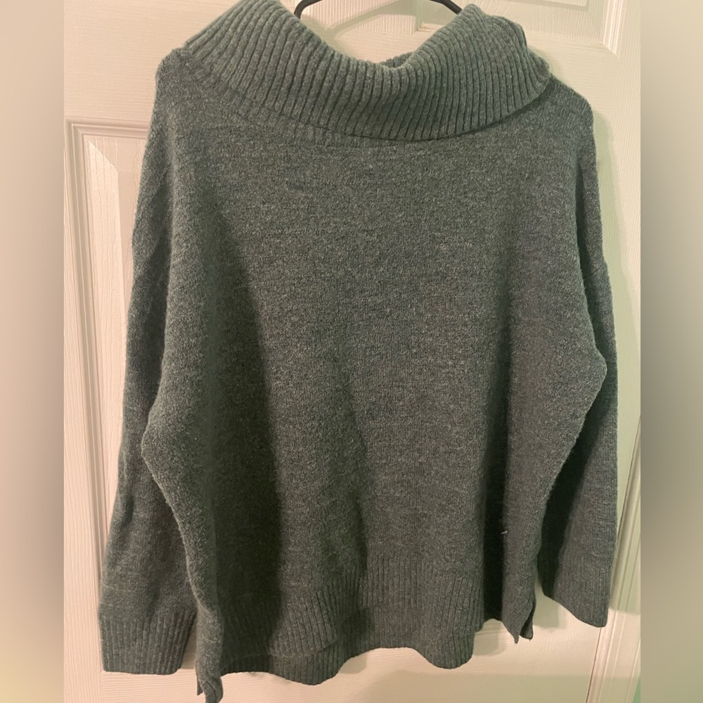 Old Navy Green Turtleneck Sweater